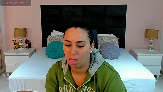 MadisonJenner online show from 12/04/25, 12:03