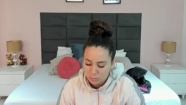 MadisonJenner online show from 12/20/25, 11:17