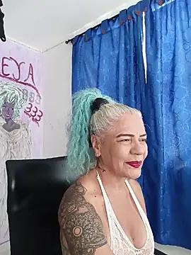 freyadevil333 online show from 04/15/26, 09:37