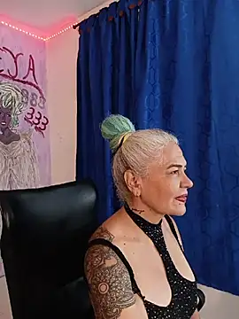 freyadevil333 online show from 05/15/26, 12:50