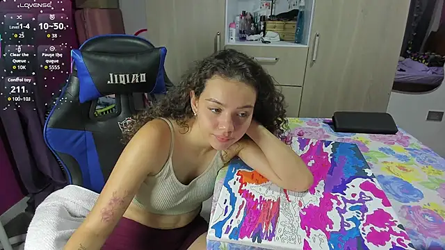 Snapshot of Angela_hank2 chatting on 09/25/25, 04:05 Angela hank2 online show from 09/25/25, 04:05