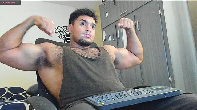 Big furry bear13 online show from 12/14/24, 07:36