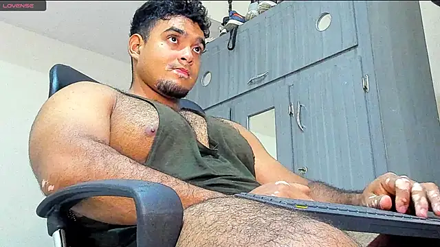 Snapshot of Big_furry_bear13 chatting on 01/09/25, 04:30 Big furry bear13 online show from 01/09/25, 04:30