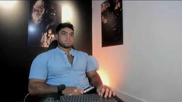 Snapshot of Big_furry_bear13 chatting on 10/25/25, 04:42 Big furry bear13 online show from 10/25/25, 04:42