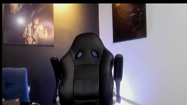 Snapshot of Big_furry_bear13 chatting on 10/28/25, 05:44 Big furry bear13 online show from 10/28/25, 05:44