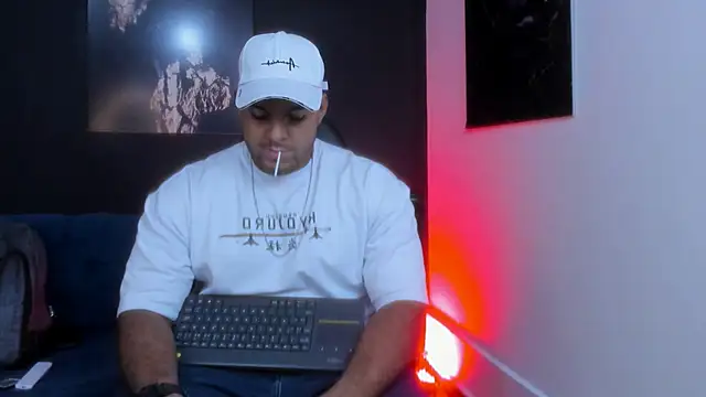 Snapshot of Big_furry_bear13 chatting on 11/01/25, 05:42 Big furry bear13 online show from 11/01/25, 05:42