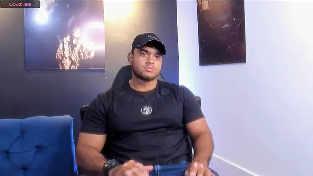 Snapshot of Big_furry_bear13 chatting on 11/11/25, 05:29 Big furry bear13 online show from 11/11/25, 05:29