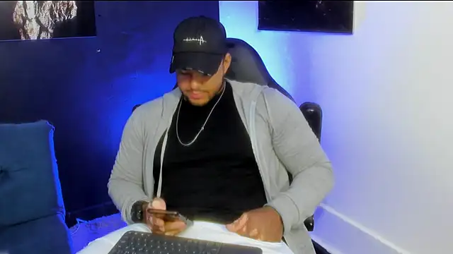 Snapshot of Big_furry_bear13 chatting on 11/13/25, 12:59 Big furry bear13 online show from 11/13/25, 12:59