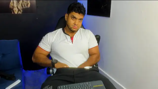 Snapshot of Big_furry_bear13 chatting on 11/22/25, 09:52 Big furry bear13 online show from 11/22/25, 09:52