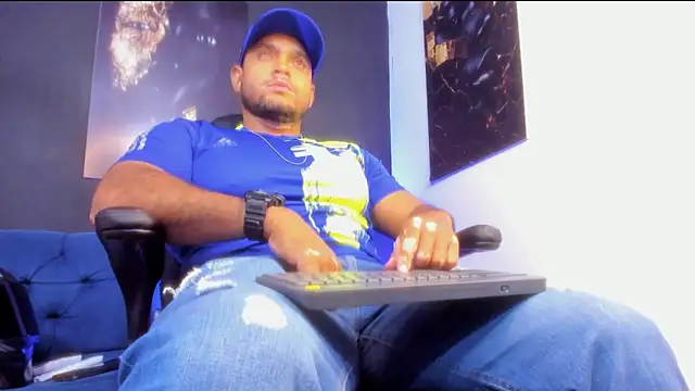 Snapshot of Big_furry_bear13 chatting on 11/27/25, 05:20 Big furry bear13 online show from 11/27/25, 05:20