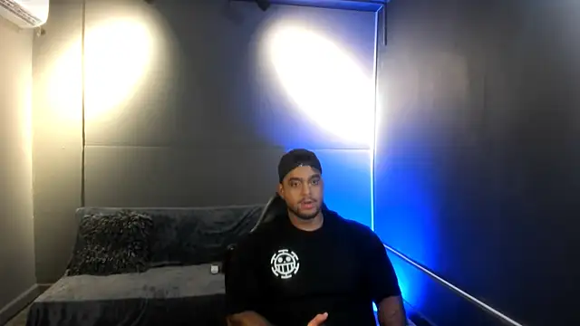 Snapshot of Big_furry_bear13 chatting on 12/15/25, 05:23 Big furry bear13 online show from 12/15/25, 05:23