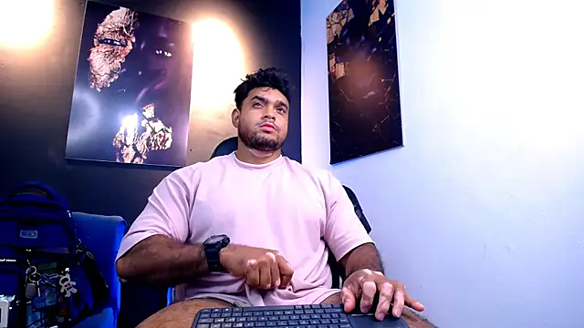 Snapshot of Big_furry_bear13 chatting on 12/18/25, 05:02 Big furry bear13 online show from 12/18/25, 05:02