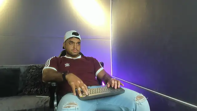 Snapshot of Big_furry_bear13 chatting on 12/23/25, 08:01 Big furry bear13 online show from 12/23/25, 08:01