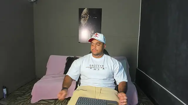 Snapshot of Big_furry_bear13 chatting on 02/04/26, 06:52 Big furry bear13 online show from 02/04/26, 06:52