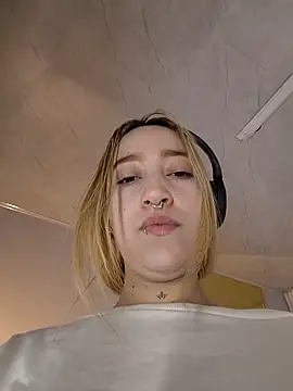 MollyCruz online show from 12/19/25, 10:33