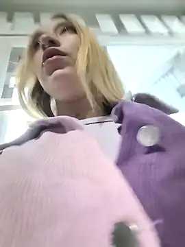 MollyCruz online show from 12/21/25, 10:33