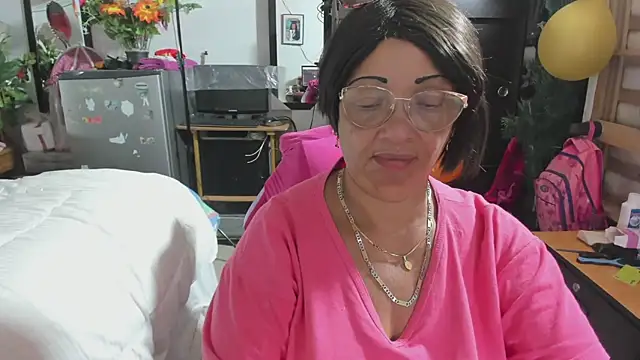 Snapshot of Mrs_mommy_ chatting on 11/20/25, 08:52 Mrs mommy online show from 11/20/25, 08:52