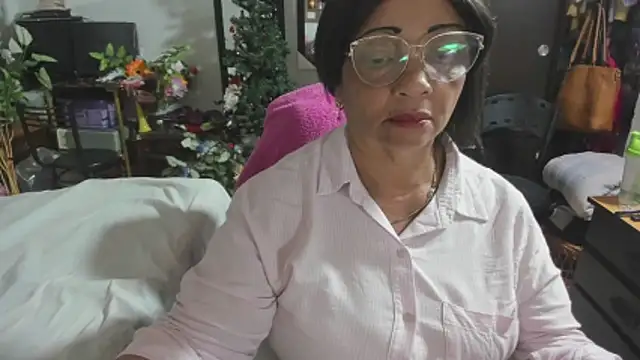 Snapshot of Mrs_mommy_ chatting on 12/05/25, 01:25 Mrs mommy online show from 12/05/25, 01:25