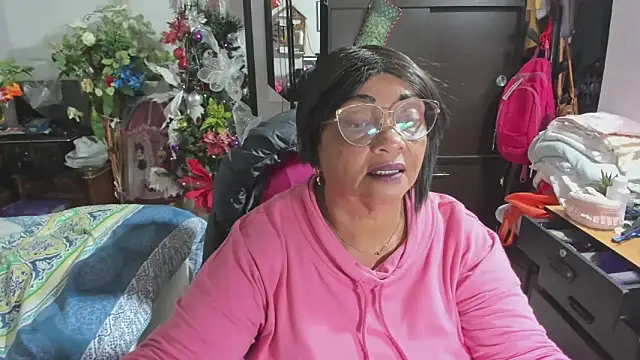 Snapshot of Mrs_mommy_ chatting on 12/17/25, 11:22 Mrs mommy online show from 12/17/25, 11:22