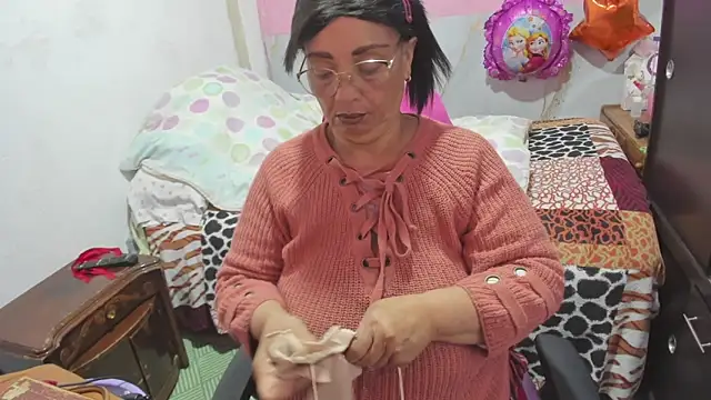 Snapshot of Mrs_mommy_ chatting on 02/04/26, 11:49 Mrs mommy online show from 02/04/26, 11:49