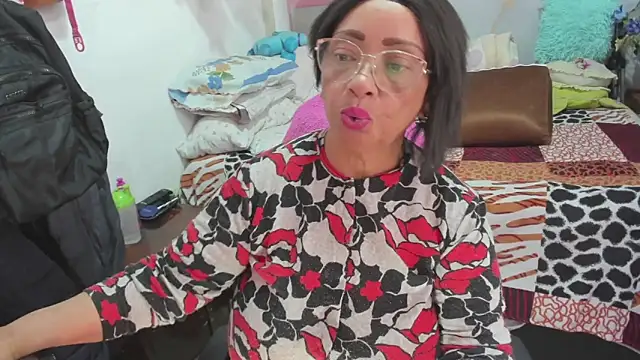 Snapshot of Mrs_mommy_ chatting on 02/23/26, 07:11 Mrs mommy online show from 02/23/26, 07:11