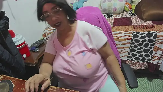 Snapshot of Mrs_mommy_ chatting on 02/25/26, 11:25 Mrs mommy online show from 02/25/26, 11:25