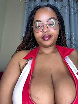 Snapshot of Linahlove chatting on 07/02/26, 09:32 Linahlove online show from 07/02/26, 09:32