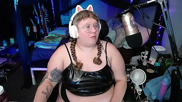 Snapshot of FatVeronica chatting on 01/26/25, 07:21 FatVeronica online show from 01/26/25, 07:21