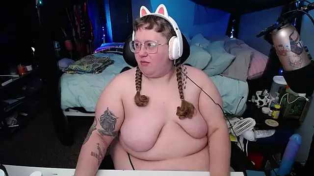 Snapshot of FatVeronica chatting on 02/20/25, 10:27 FatVeronica online show from 02/20/25, 10:27