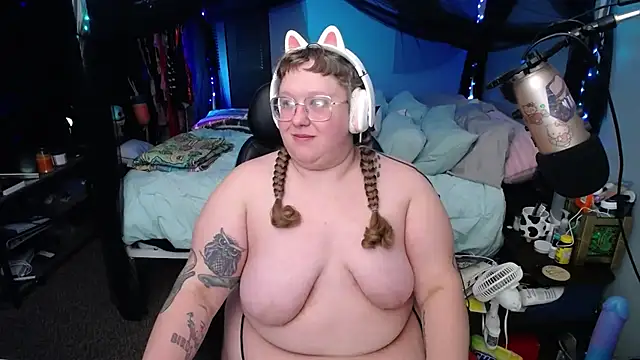 Snapshot of FatVeronica chatting on 02/20/25, 01:30 FatVeronica online show from 02/20/25, 01:30