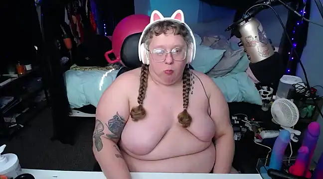 Snapshot of FatVeronica chatting on 02/26/25, 08:33 FatVeronica online show from 02/26/25, 08:33