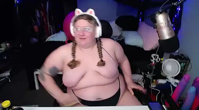 Snapshot of FatVeronica chatting on 03/16/25, 11:49 FatVeronica online show from 03/16/25, 11:49