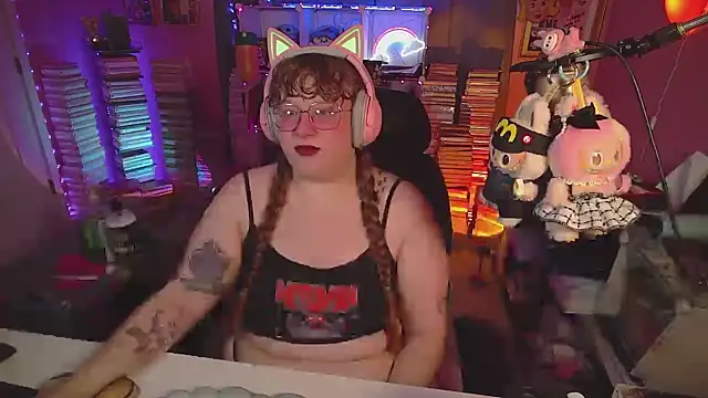Snapshot of FatVeronica chatting on 07/31/26, 06:40 FatVeronica online show from 07/31/26, 06:40