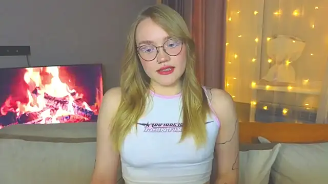 Aurora Golden1 online show from 12/21/24, 03:53