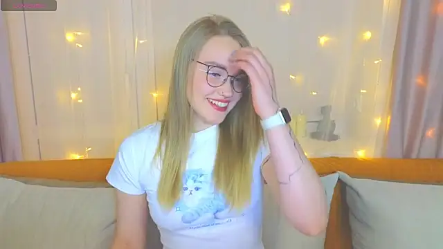 Aurora Golden1 online show from 02/24/25, 03:20