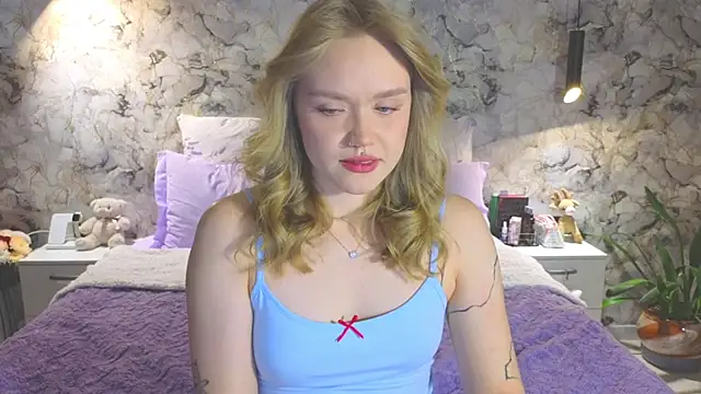 Aurora Golden1 online show from 11/19/25, 05:13