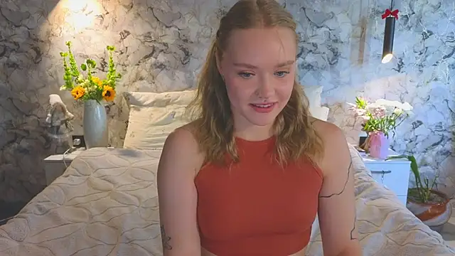 Snapshot of Aurora_Golden1 chatting on 07/12/26, 06:15 Aurora Golden1 online show from 07/12/26, 06:15