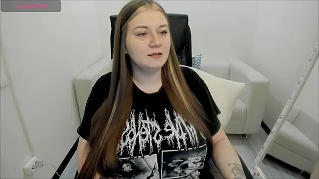 Snapshot of AlisaBacker chatting on 12/11/24, 08:04 AlisaBacker online show from 12/11/24, 08:04