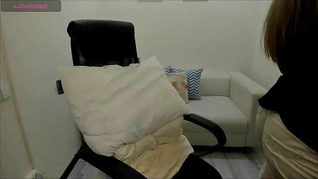 Snapshot of AlisaBacker chatting on 12/13/24, 01:12 AlisaBacker online show from 12/13/24, 01:12