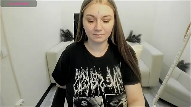 Snapshot of AlisaBacker chatting on 12/26/24, 01:07 AlisaBacker online show from 12/26/24, 01:07