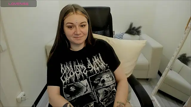 Snapshot of AlisaBacker chatting on 12/26/24, 04:10 AlisaBacker online show from 12/26/24, 04:10