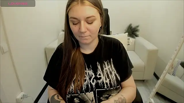 Snapshot of AlisaBacker chatting on 12/26/24, 10:41 AlisaBacker online show from 12/26/24, 10:41