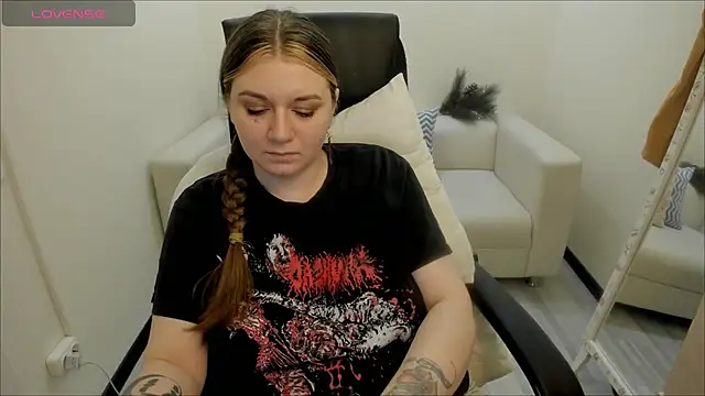 Snapshot of AlisaBacker chatting on 12/27/24, 10:37 AlisaBacker online show from 12/27/24, 10:37