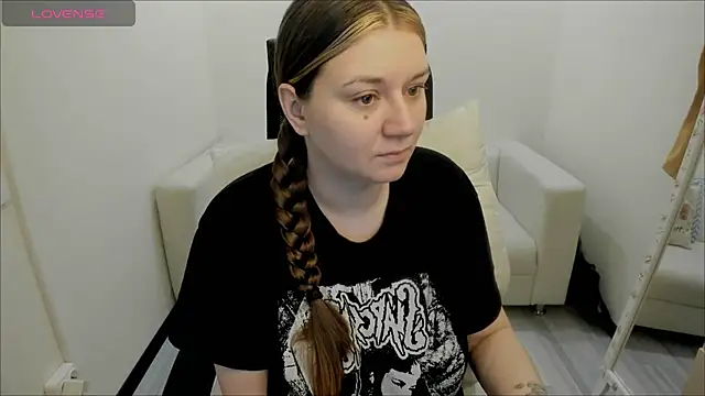 Snapshot of AlisaBacker chatting on 01/03/25, 05:53 AlisaBacker online show from 01/03/25, 05:53