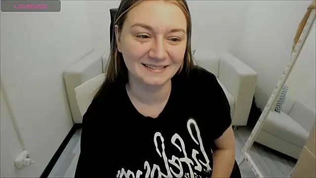 Snapshot of AlisaBacker chatting on 01/11/25, 01:37 AlisaBacker online show from 01/11/25, 01:37