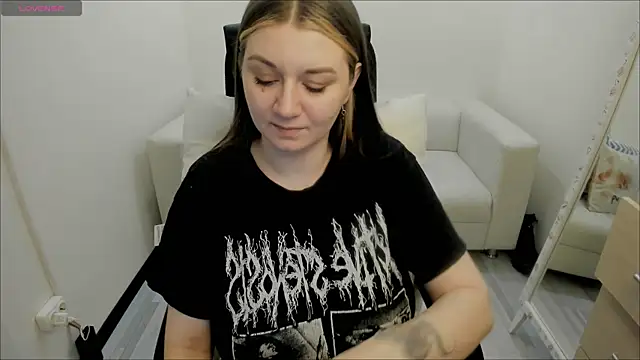 Snapshot of AlisaBacker chatting on 01/24/25, 03:24 AlisaBacker online show from 01/24/25, 03:24