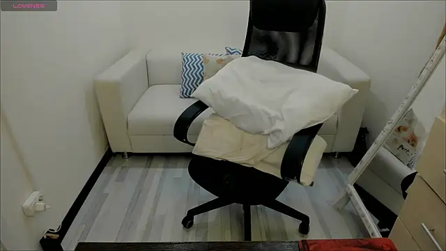 Snapshot of AlisaBacker chatting on 01/29/25, 12:24 AlisaBacker online show from 01/29/25, 12:24