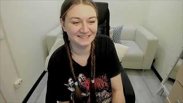 Snapshot of AlisaBacker chatting on 02/11/25, 10:28 AlisaBacker online show from 02/11/25, 10:28