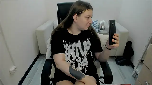 Snapshot of AlisaBacker chatting on 02/14/25, 09:21 AlisaBacker online show from 02/14/25, 09:21