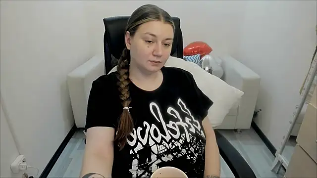 Snapshot of AlisaBacker chatting on 02/25/25, 12:47 AlisaBacker online show from 02/25/25, 12:47